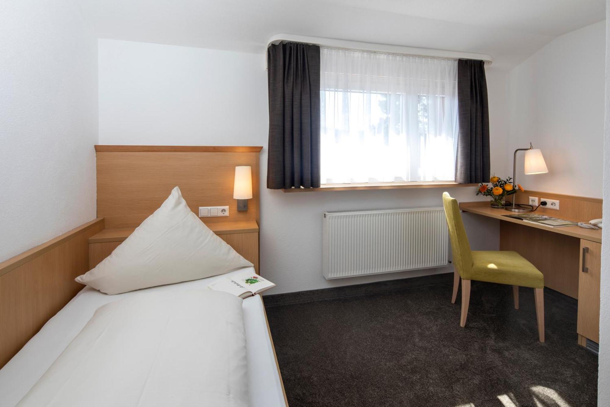 Landhotel Sonnenhalde Bad Boll Ngoại thất bức ảnh