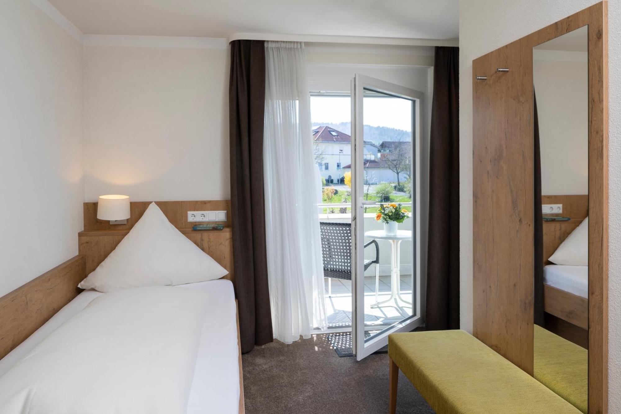 Landhotel Sonnenhalde Bad Boll Ngoại thất bức ảnh