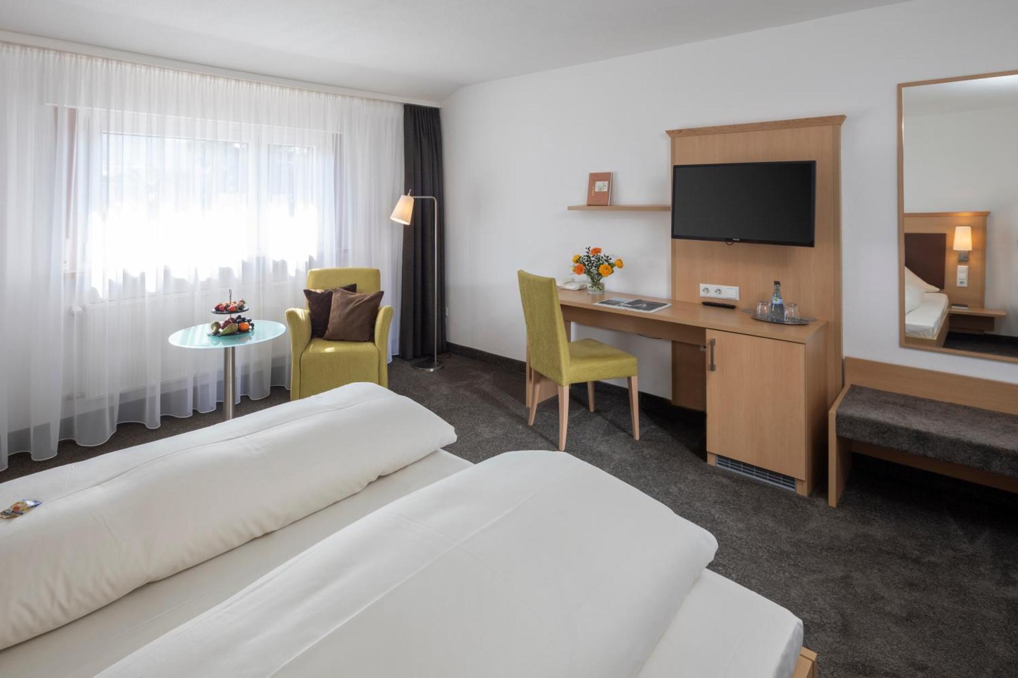 Landhotel Sonnenhalde Bad Boll Ngoại thất bức ảnh