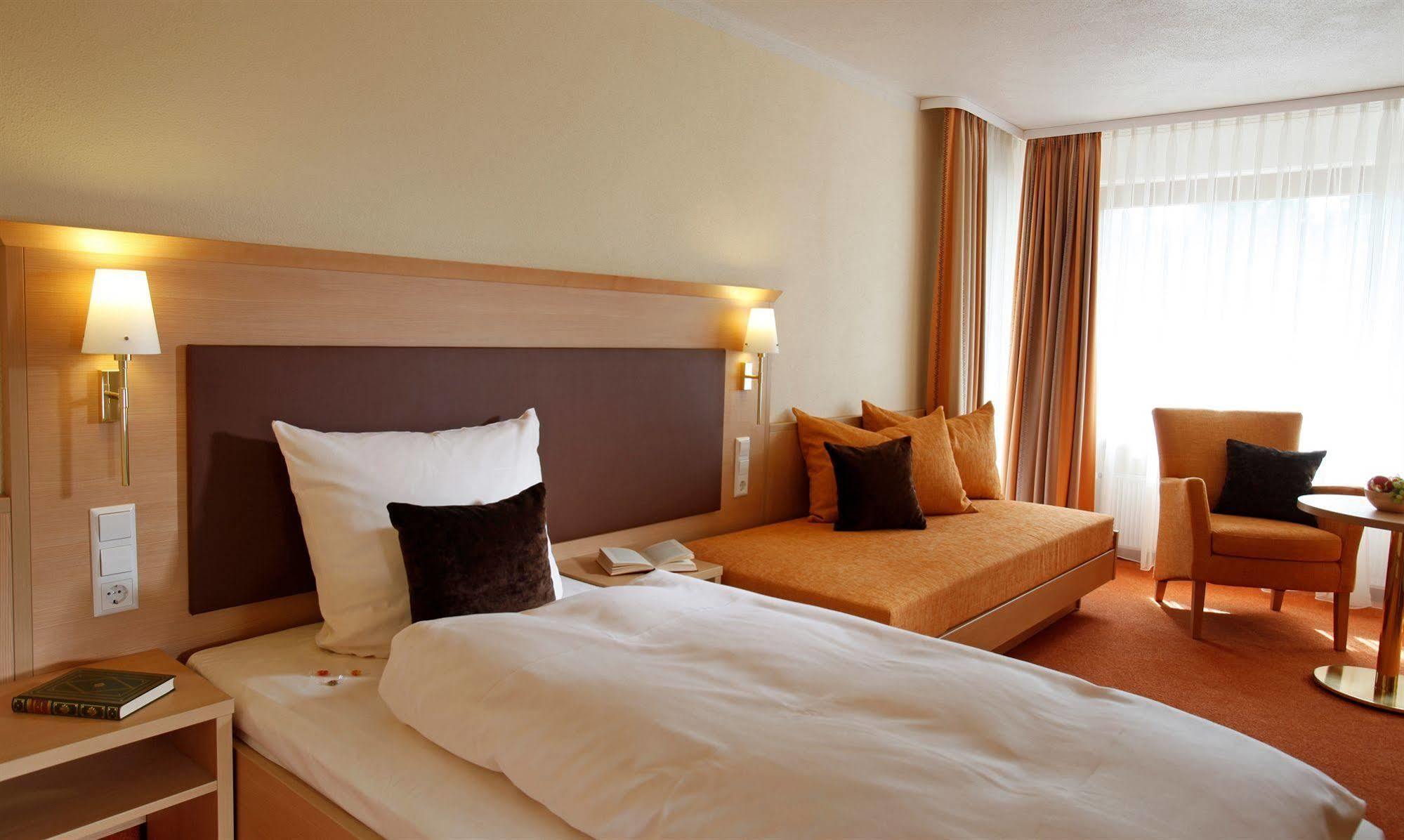 Landhotel Sonnenhalde Bad Boll Ngoại thất bức ảnh
